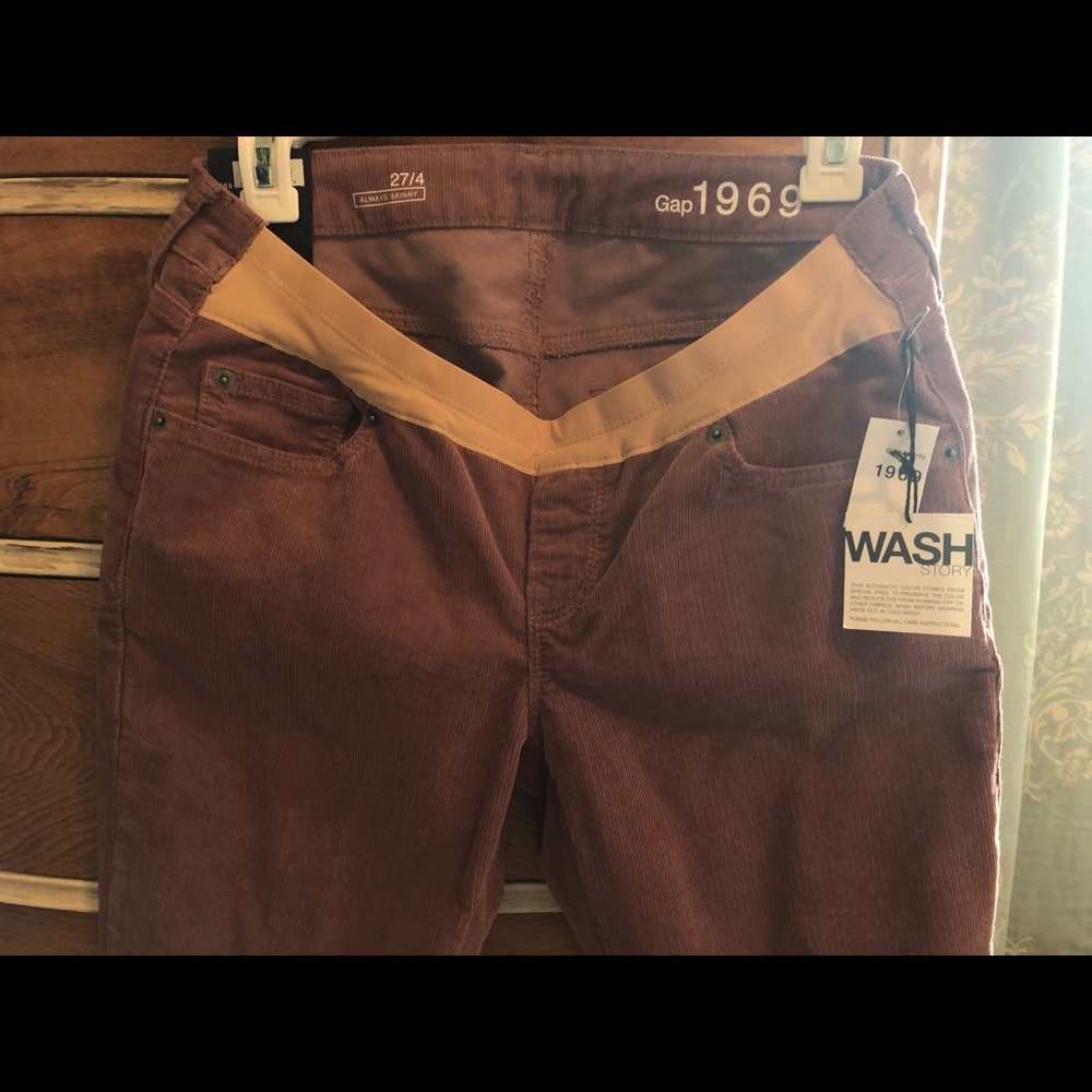 NWT gap always skinny maternity cords- sz 27/4